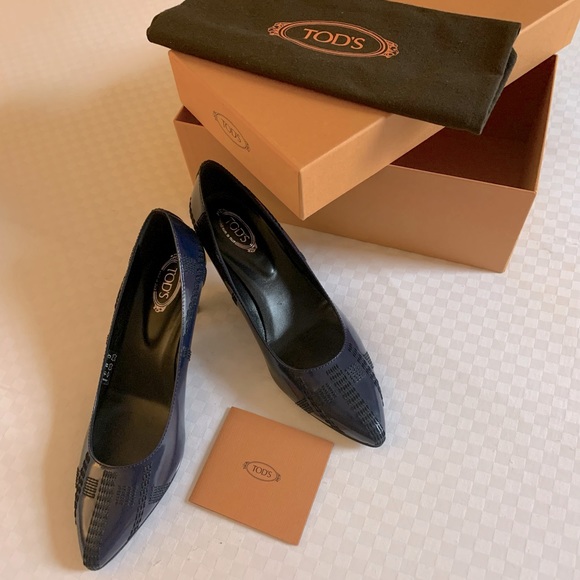 Tod’s Classic Patent Leather Heels - Picture 1 of 7